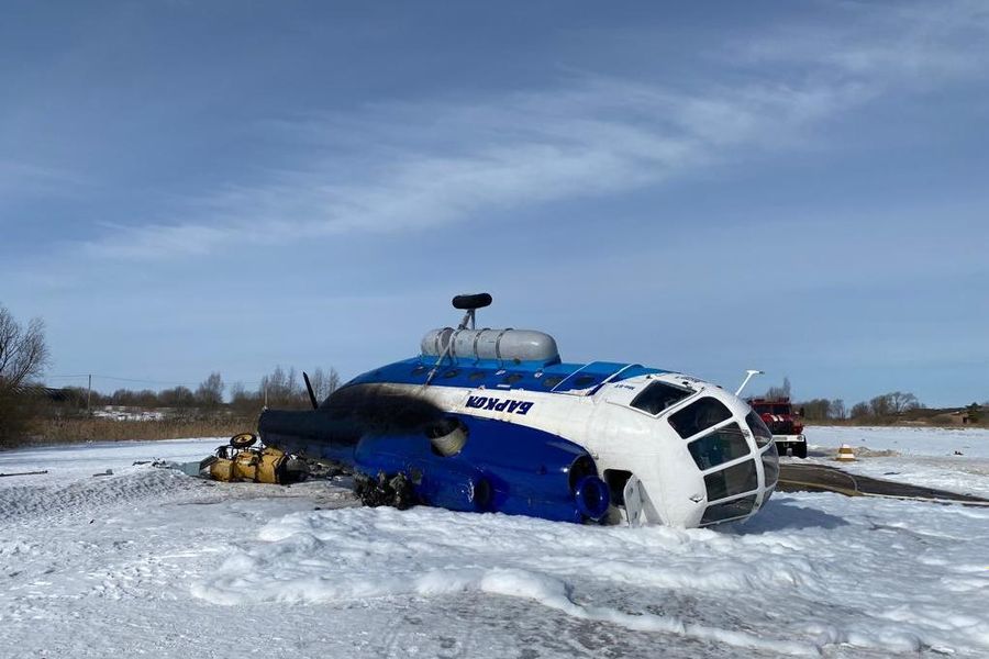 Вертолет Ми-8 попал в аварию в Великолукском районе