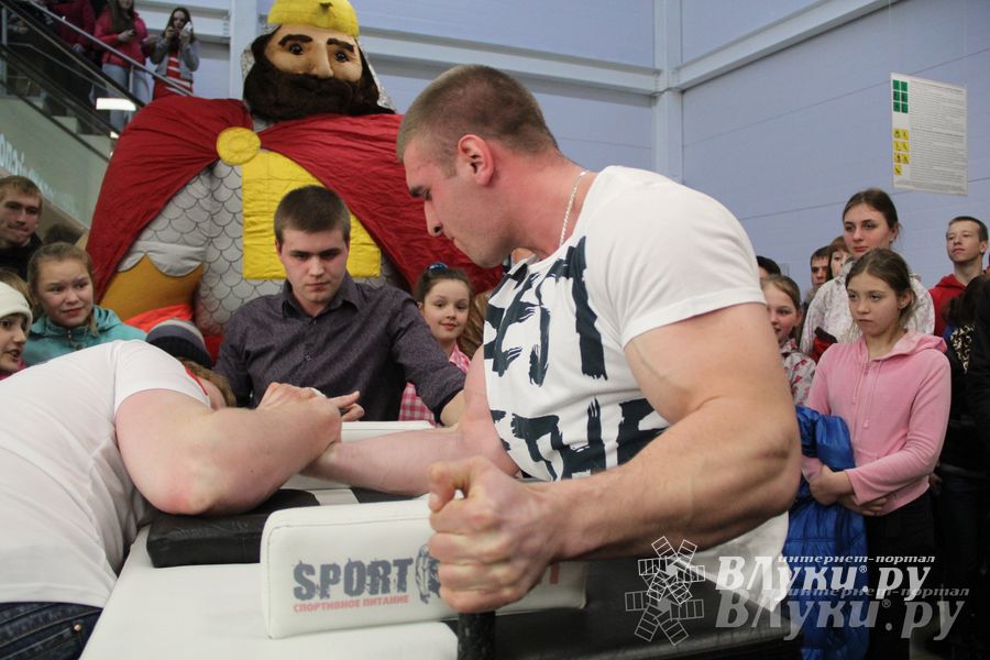 В ТЦ «Апельсин» прошла весенняя ночь распродаж