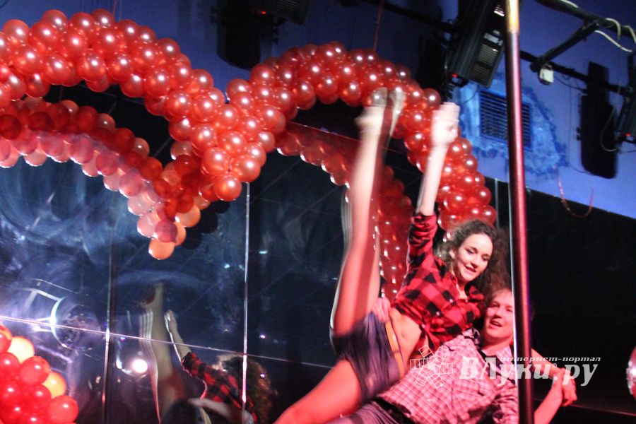 14 февраля в клубе «Хотэй» состоялось ежегодное шоу для влюбленных «Love Story»