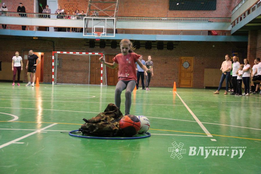 В Великих Луках прошло Первенство города среди спортивных семей (ФОТО)