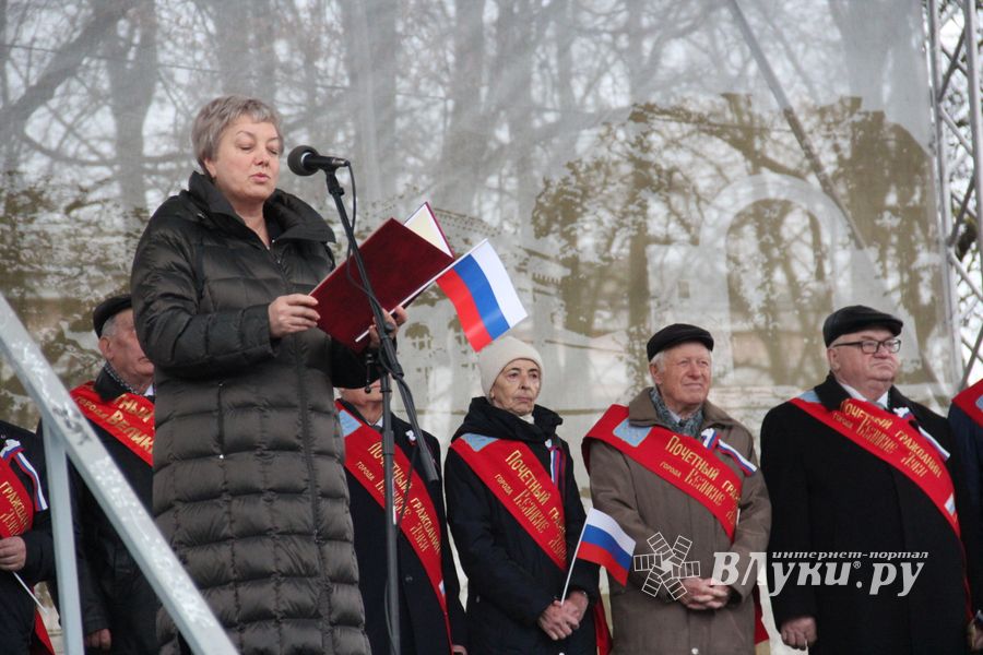 Митинг и праздничные гуляния в Великих Луках (ФОТО)