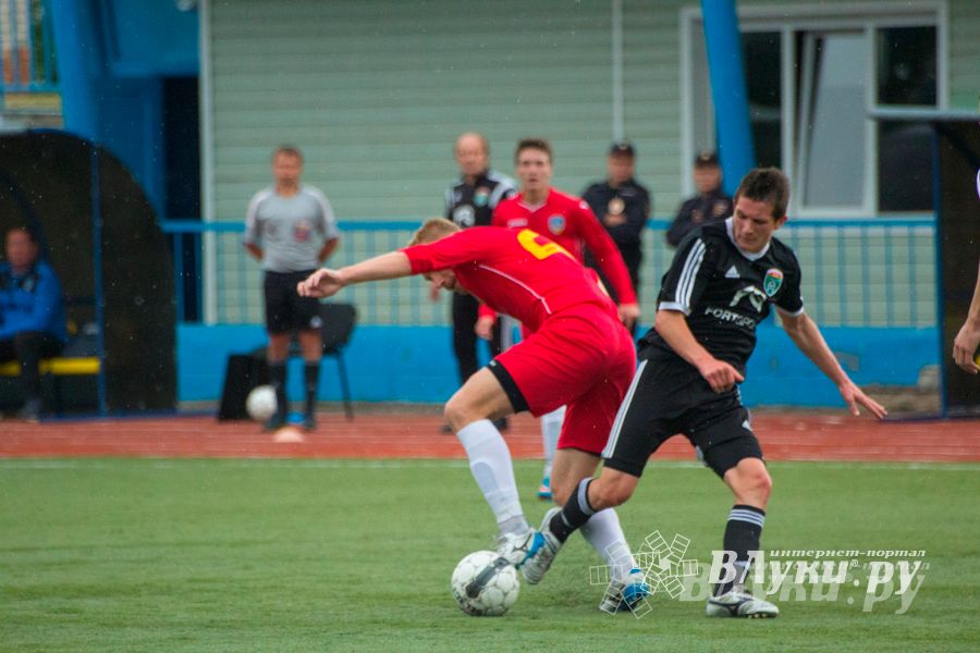 Матчи по футболу в рамках Первенства России проходят в Великих Луках (фото)