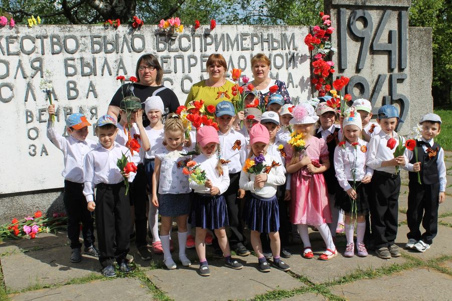 Воспитанники детского сада №23 почтили память воинов-заводчан (ФОТО)