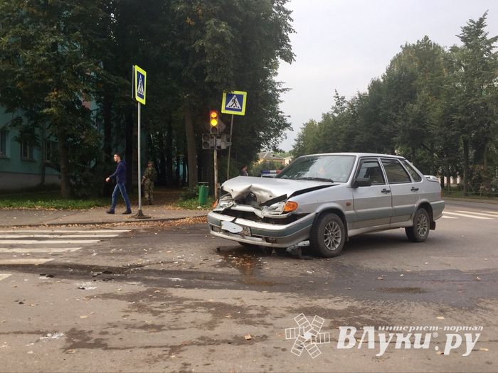 ДТП в Великих Луках на проспекте Октябрьском (ФОТО)