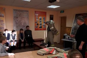 Псковских школьников научили бороться с огнем (фото)