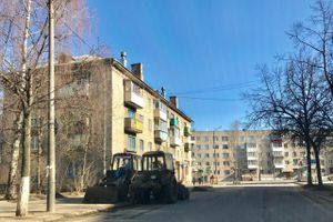 В Великих Луках для уборки перекрыли ул. Зверева (ФОТО)