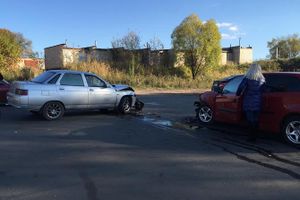 В Великих Луках в районе автовокзала произошло ДТП (фото)