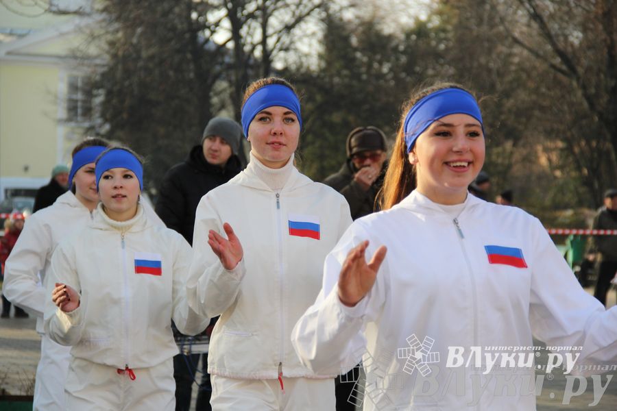 В Великих Луках состоялся торжественный митинг в честь Дня народного единства (ФОТО)