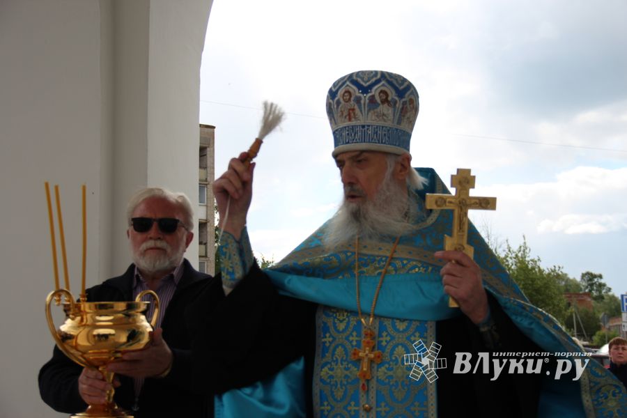Новую часовню Покрова Богоматери освятили сегодня в заречном районе Великих Лук (ФОТО)