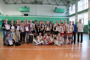 В Великих Луках прошли международные соревнования по волейболу (фото)