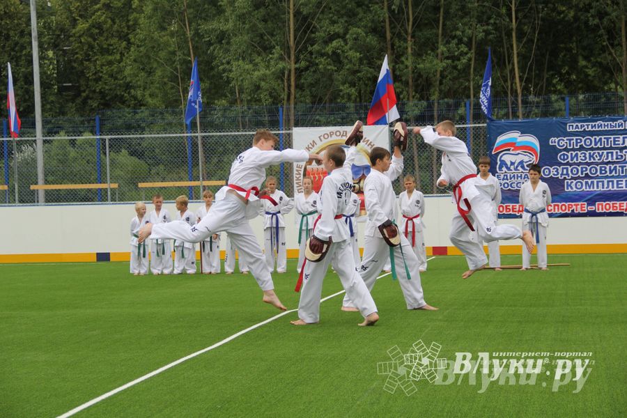 Открытие физкультурно-оздоровительного комплекса в Великих Луках (фото)