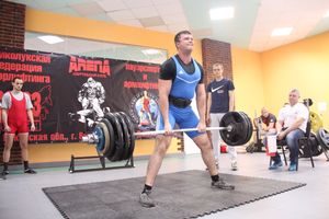 В Великих Луках прошел открытый городской турнир по пауэрлифтингу (фото)