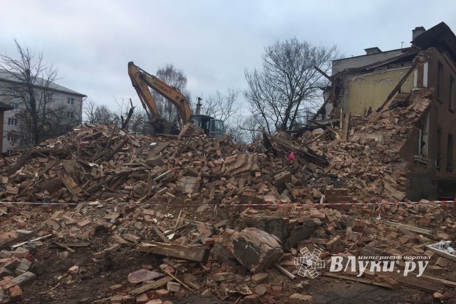 На ул. Ставского сносят дом (ФОТО)