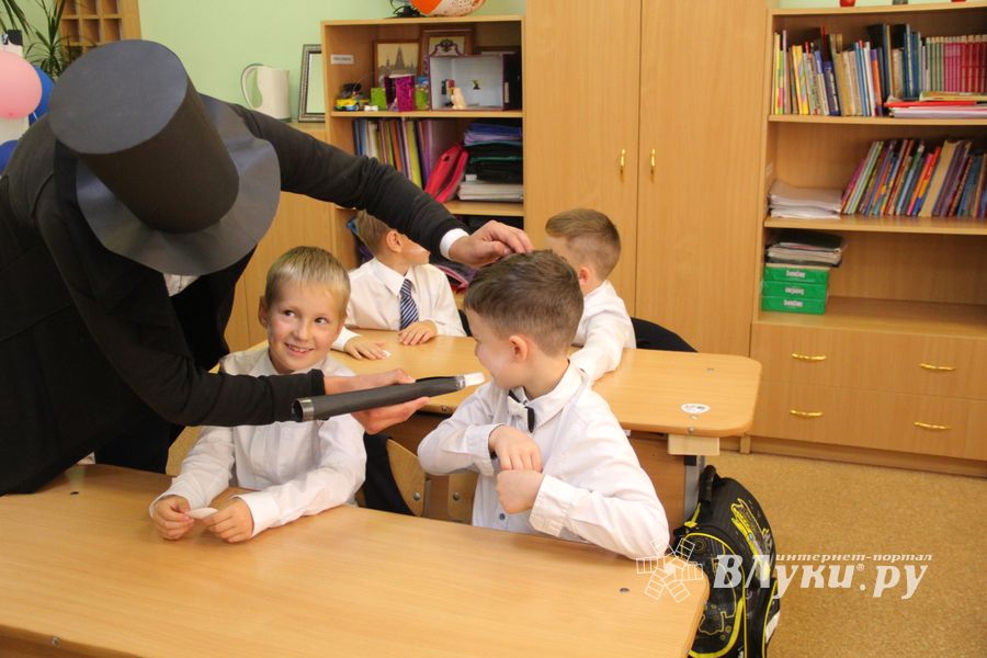 Юных великолучан посвятили в первоклассники (ФОТО)