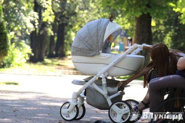 64 малыша родились в Великих Луках в июне