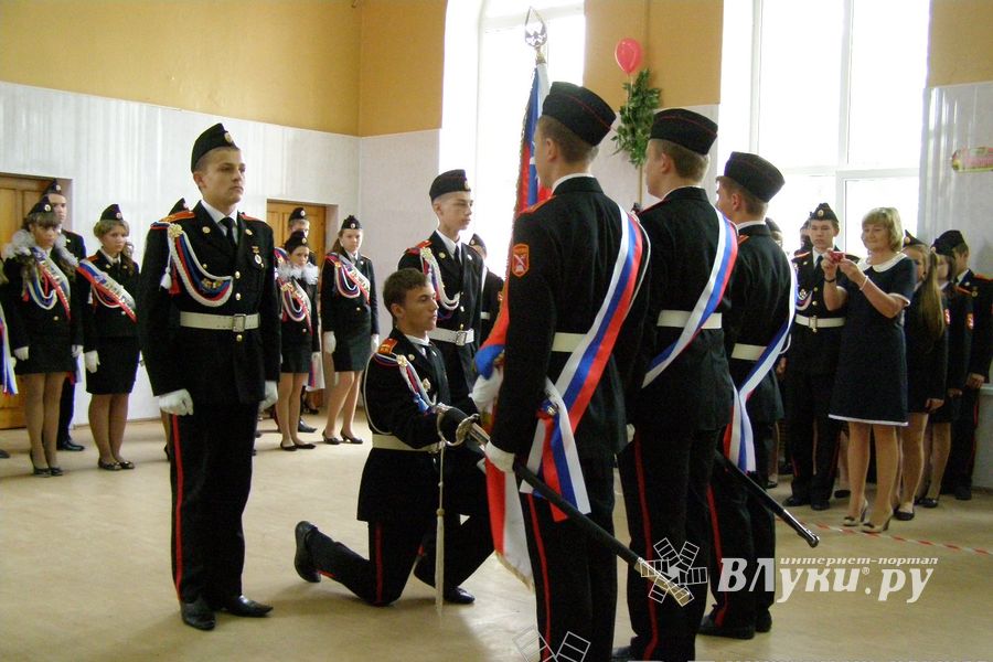 «Последний звонок» в школах Великих Лук