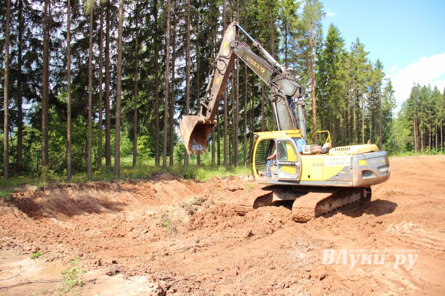 Строительство велоцентра в Великих Луках: склад, спортплощадки, велодорожки и земляника (ФОТО)