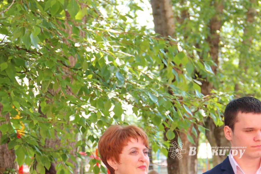 В Великих Луках прозвенели «последние» звонки (ФОТО)