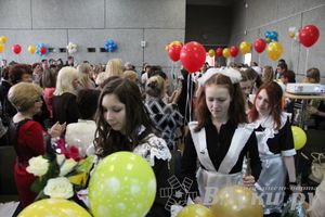 «Последний звонок» в школах Великих Лук