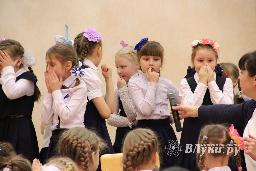 В школе №13 прошёл конкурс «А ну-ка, девочки!» (ФОТО)