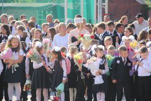 В Великих Луках торжественно встретили День знаний (ФОТО)