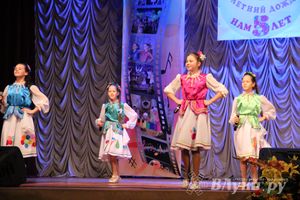 Великолукский коллектив детской песни «Летний дождь» отметил юбилей (фото)