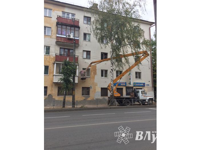 Из-за ремонта фасадов в Великих Луках перекрыли тротуары (ФОТО)