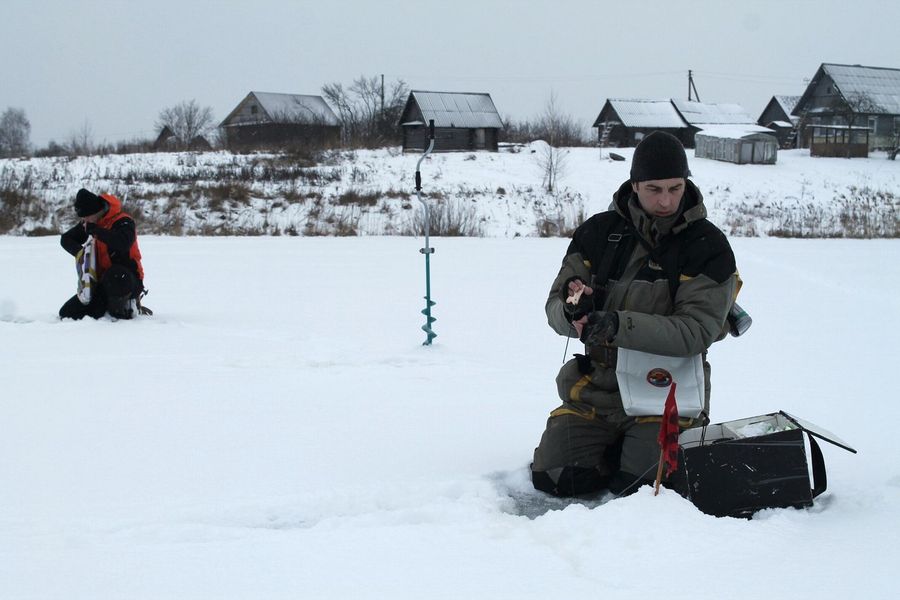 На Пореченском озере прошел Чемпионат города Великие Луки по ловле рыбы на блесну со льда (ФОТО)