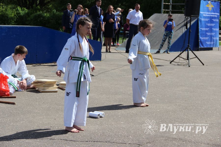 Спецназ «разгромил» на Дятлинке «банду»