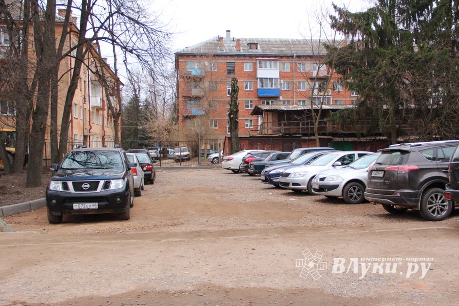 Продолжается благоустройство территории больницы (ФОТО)