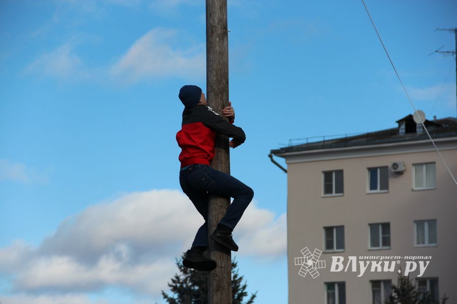 Масленичные гуляния прошли в Великих Луках (ФОТО)