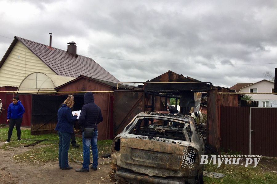 В Великих Луках горел гараж (ФОТО)