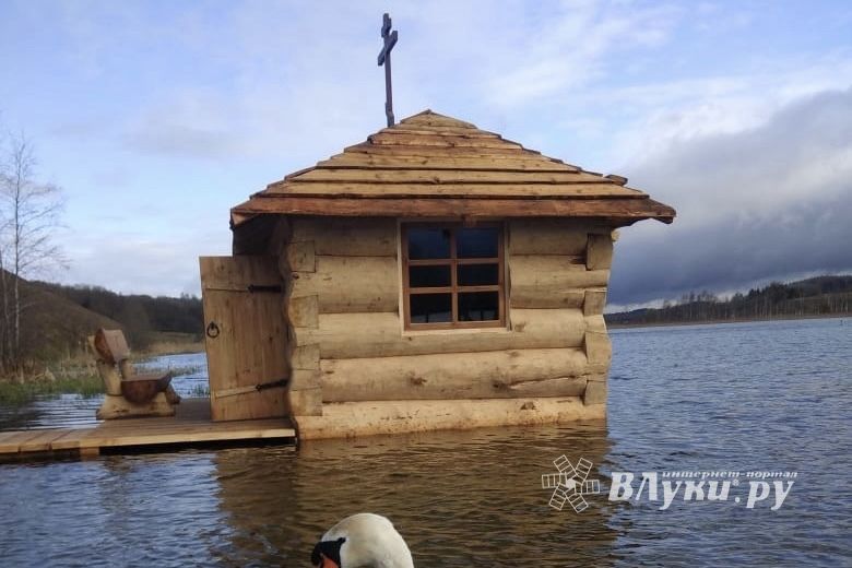 Великолучанин построит в Изборске новую купель - взамен снесённой (ФОТО; ВИДЕО)