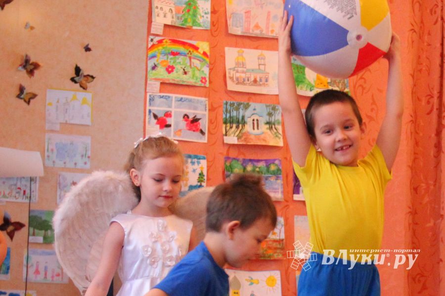 «Красота Божьего мира» в рисунках дошколят Великих Лук (ФОТО)