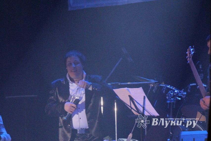 В ДК ЛК состоялся концерт Юрия Михайлова