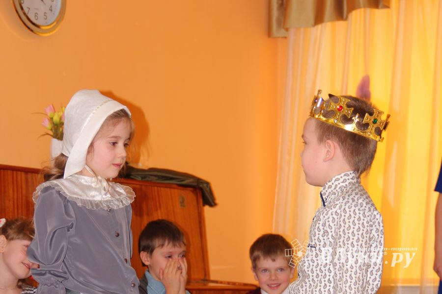 Дети поздравили мам с 8 марта (фото и видео)