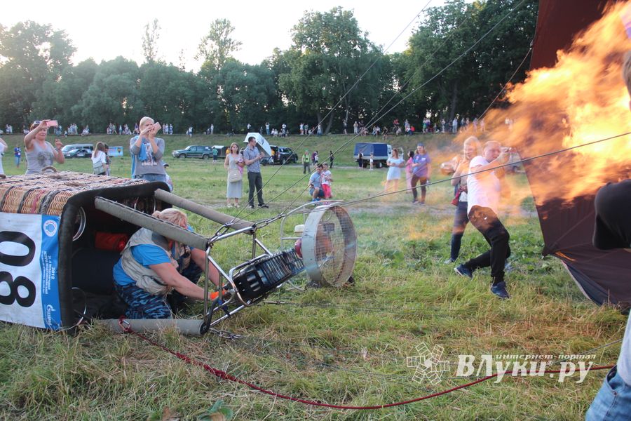 Сегодня вечером аэростаты плыли над городом (ФОТО)