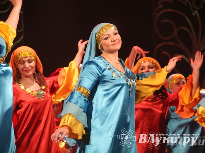 В ДК им. Ленина состоялся отчетный концерт студии восточного танца «Восточные сладости» (фото)
