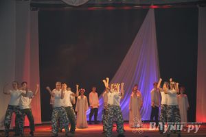 Музыкальный урок памяти прошел в ДК имени Ленина в Великих Луках (фото)