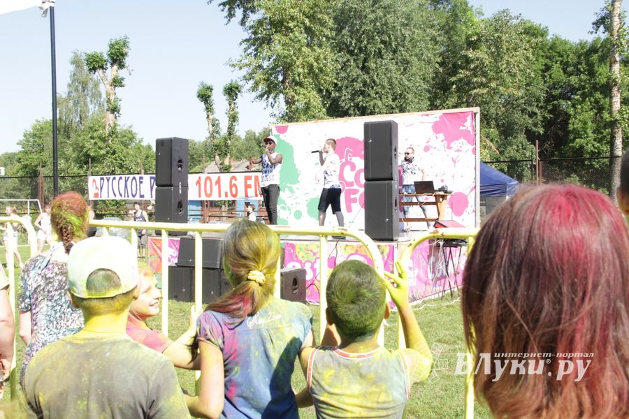 Яркие эмоции «ColorFest» в Великих Луках (ФОТО)