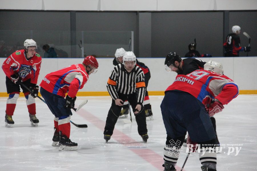 Памятный турнир по хоккею прошел в великолукском «Айсберге» (ФОТО)