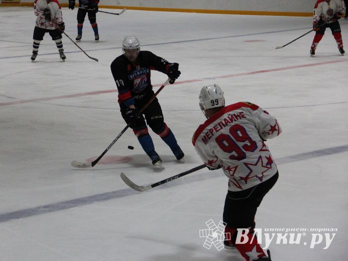 Матч НХЛ прошел в великолукском «Айсберге» (ФОТО)