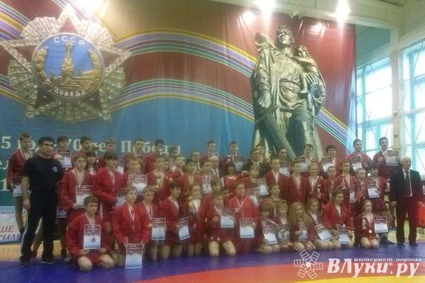 Великолучане стали призерами на Первенстве СЗФО по самбо (фото)