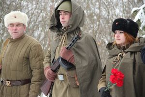 Никто не забыт: в Великих Луках благоустроили могилу неизвестного солдата (ФОТО)