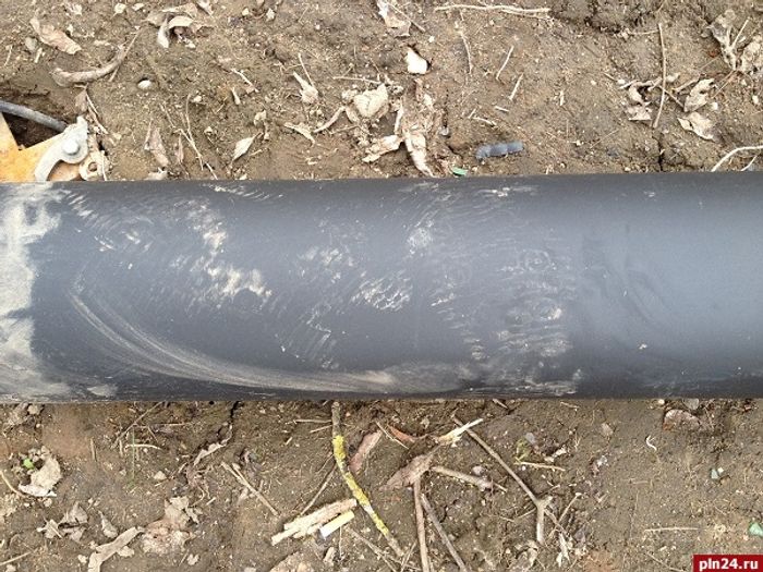  Вандалы повалили светильники на набережной Псковы (фото)