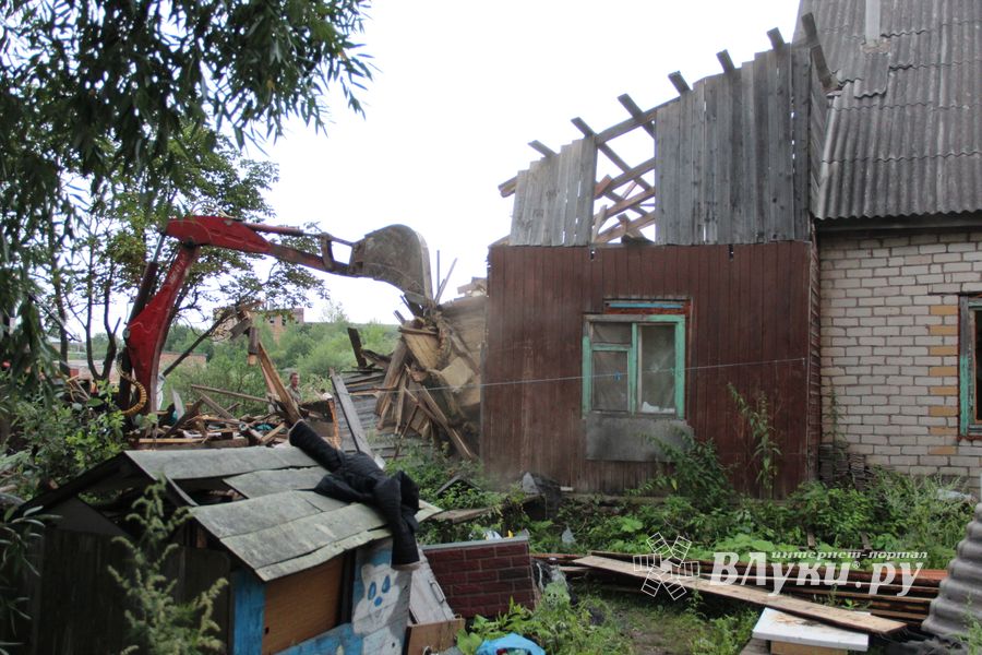 Великие Луки: ломать - не строить