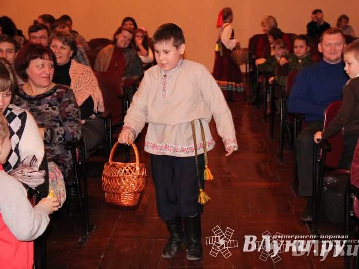 Рождественский концерт ансамбля «Заряница» прошел в Великих Луках (фото)