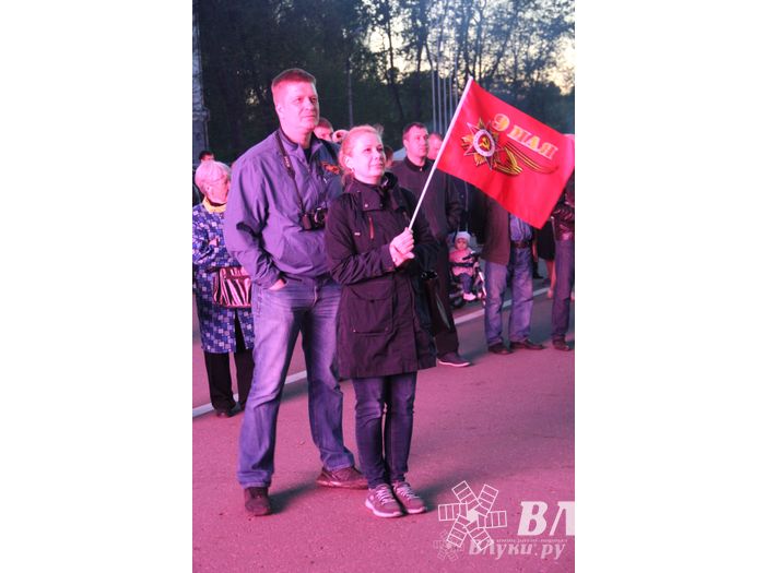 Праздничным концертом и салютом завершились празднования Дня Победы в Великих Луках (фото)