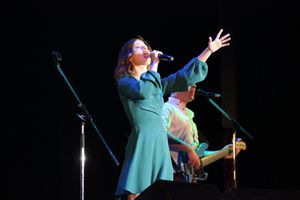 В Великих Луках состоялся концерт Юлии Савичевой (фото)