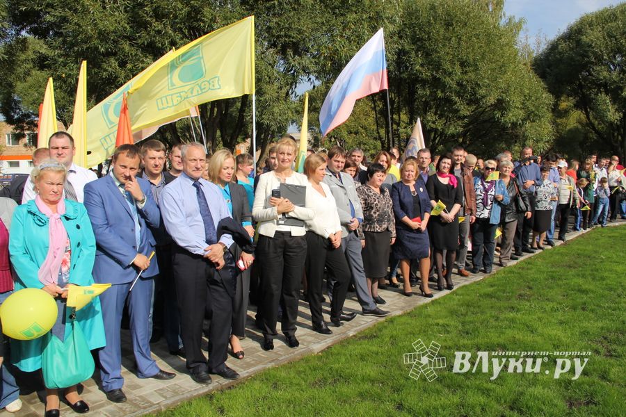 В Великих Луких благоустроили сквер на ул. Жукова (фото)